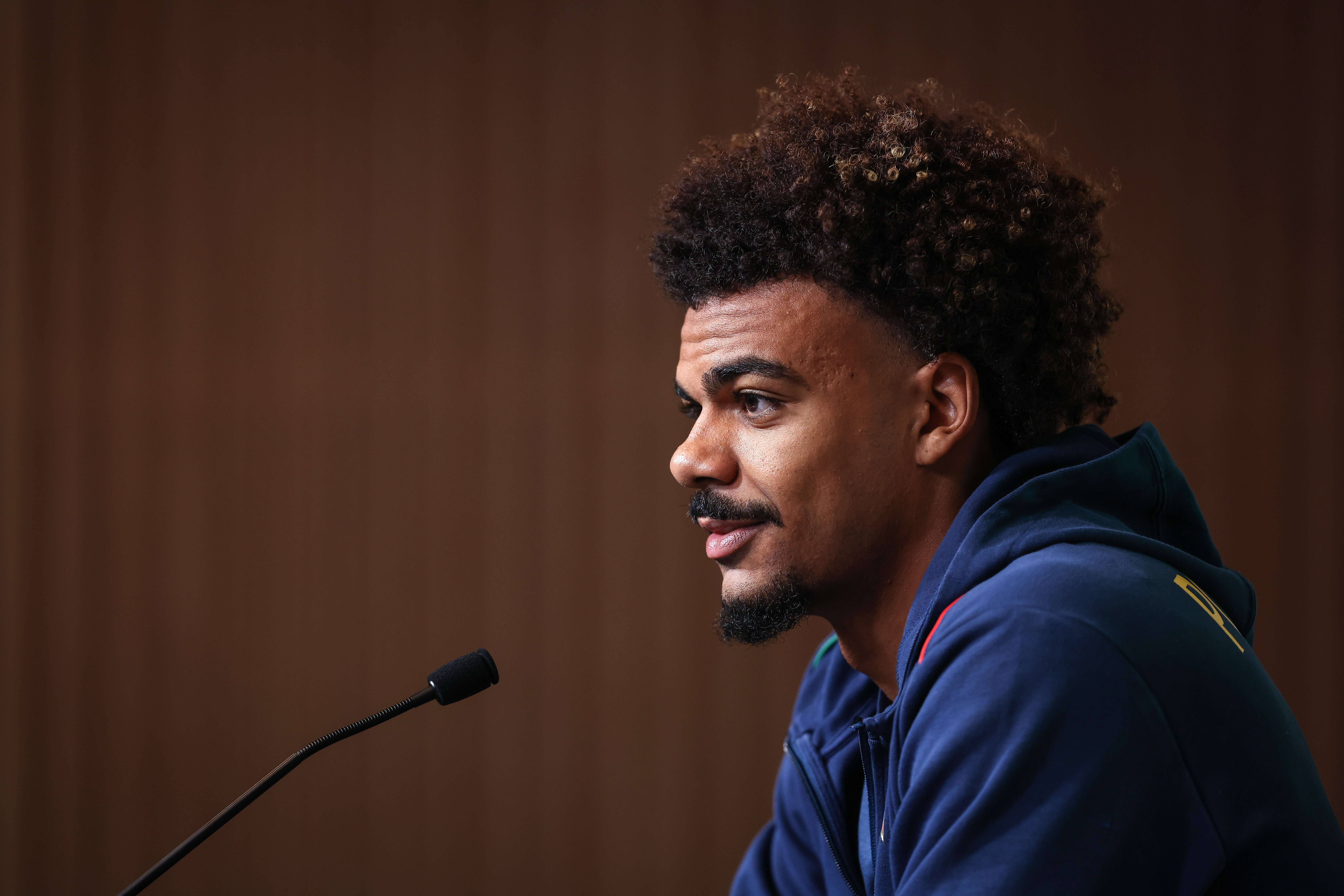 包含葡萄牙体育迎英超关键赛；转会期主帅复盘；赛场秩序良好；纪律约束更严格的词条